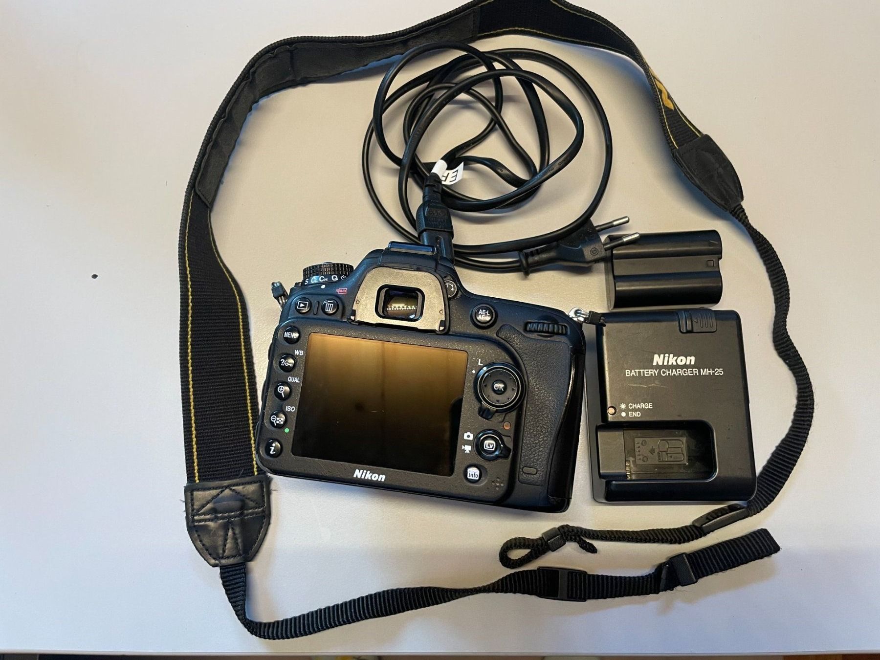 Nikon Fotocamera: Nikon D7100 – Usato da Weissenburg venduto da usem_Oberland