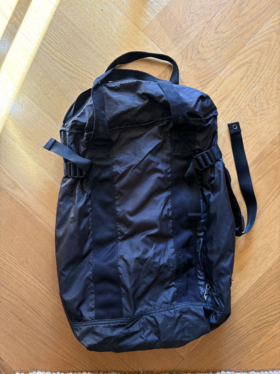 Zaini: Sac à dos noir ARKET 2-way backpack – Usato da Genève venduto da flo_qxp6