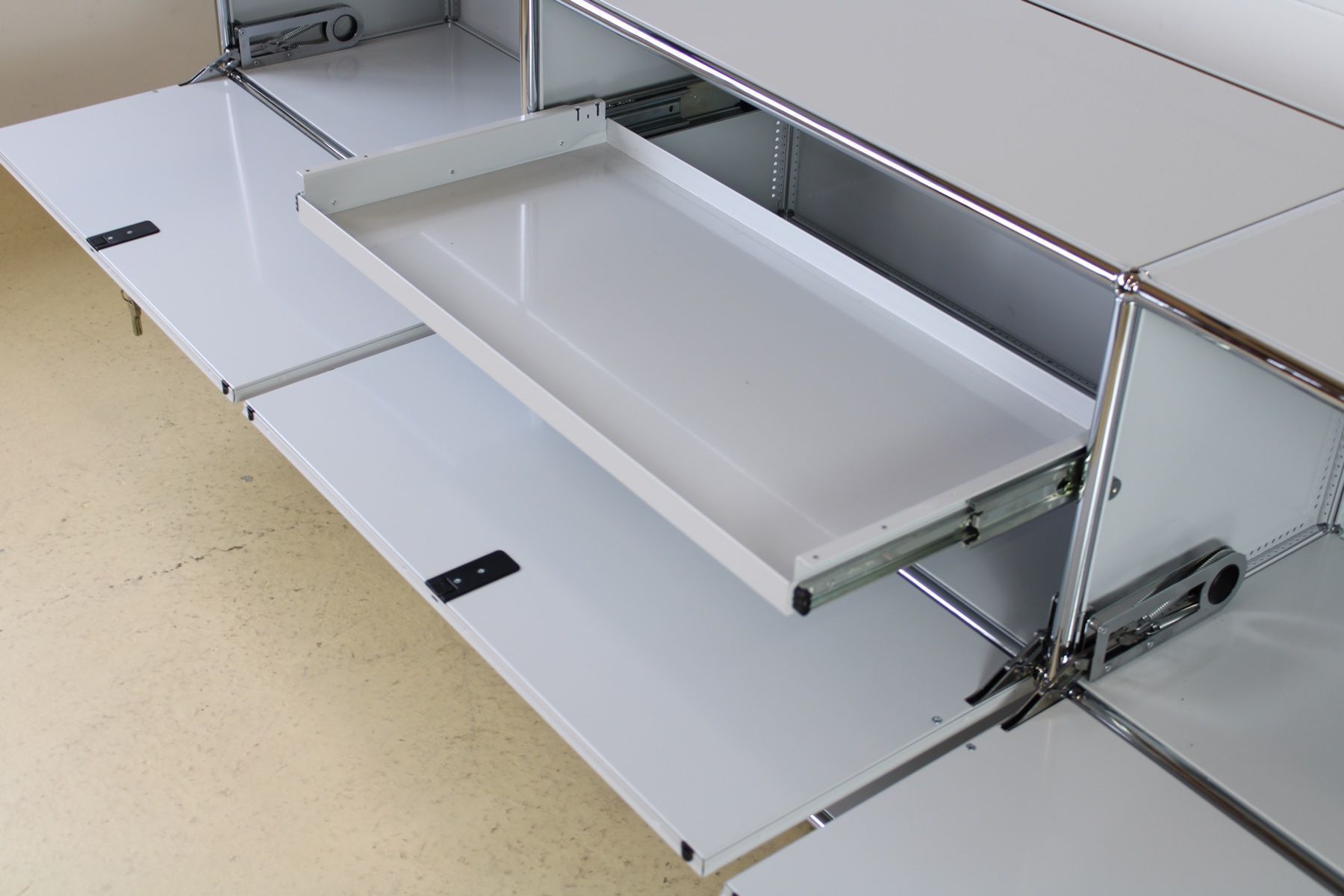 USM Scaffali: USM Sideboard lichtrau, Umbau möglich! – Usato da Meinisberg venduto da atelier_TILIJA 4