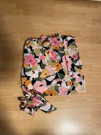 Sommerliches Top mit Schulterpolstern von Zara, Grösse L