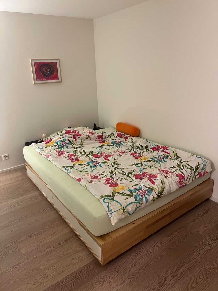 Lits: IKEA Holz Bettgestell – D'occasion à Zürich par Tympa
