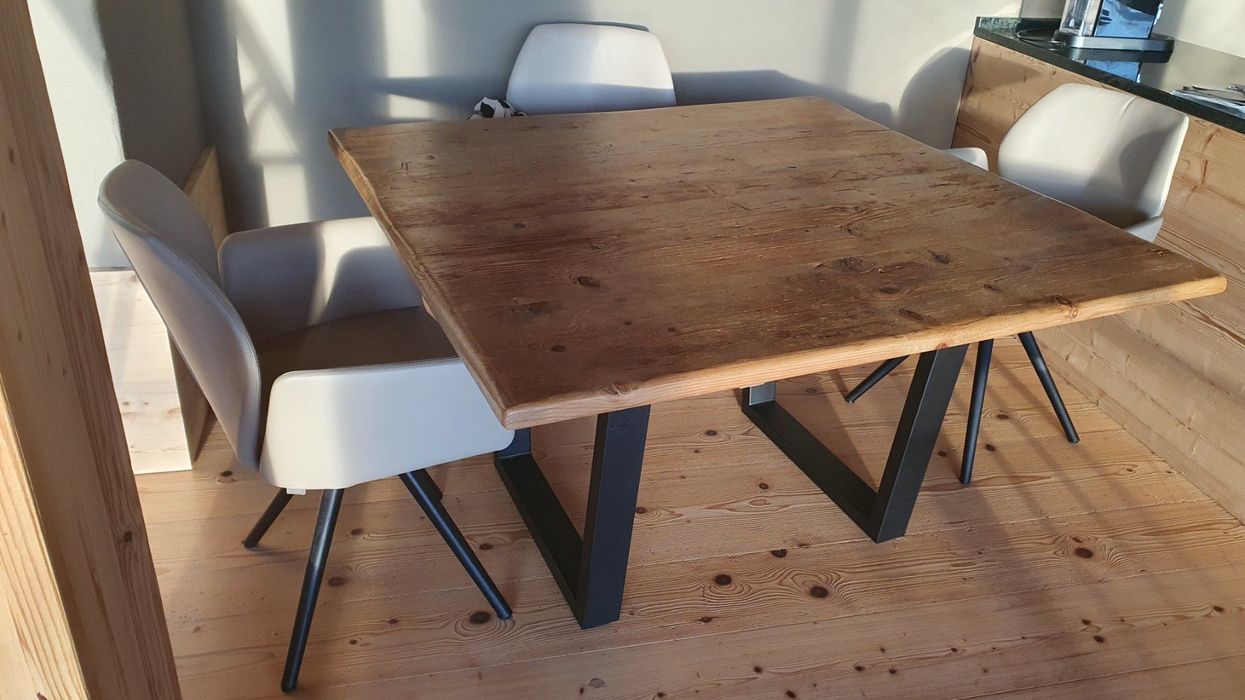 Tavoli: Massiver Esstisch antikes Holz – Usato da Kölliken venduto da Jonalu 2