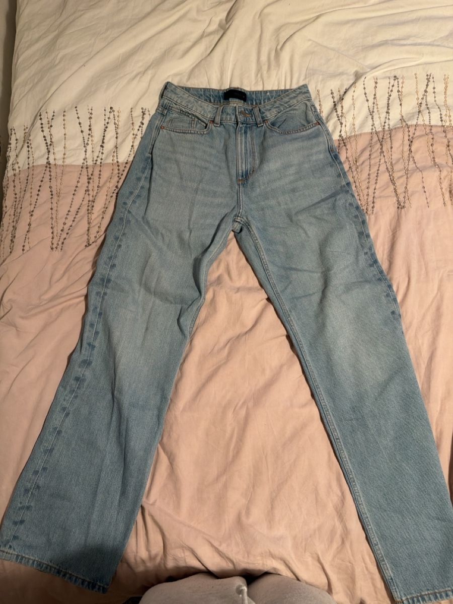 Zara Jeans: Jean mom taille haute – Nuovo (secondo la descrizione) da Genève venduto da Meliane