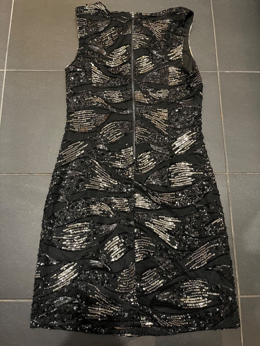 Only Vestiti: New brilliant luxury black dress  size S – Nuovo (secondo la descrizione) da Chêne-Bougeries venduto da Seetooyoo 7