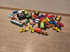 Diverse Spielzeugautos