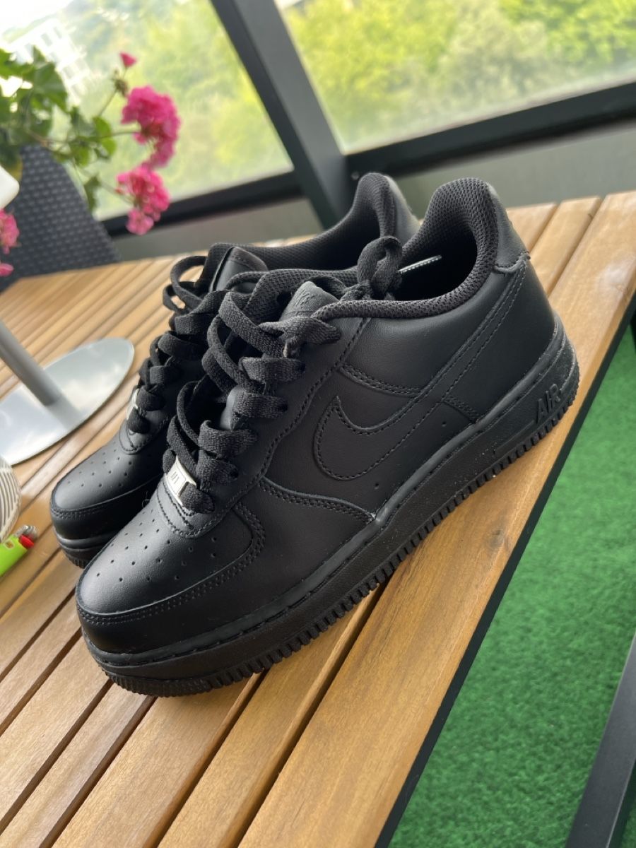 Nike Scarpe da uomo: Air force one noire taille: 37.5 – Nuovo (secondo la descrizione) da chene-bougeries venduto da Rema.h