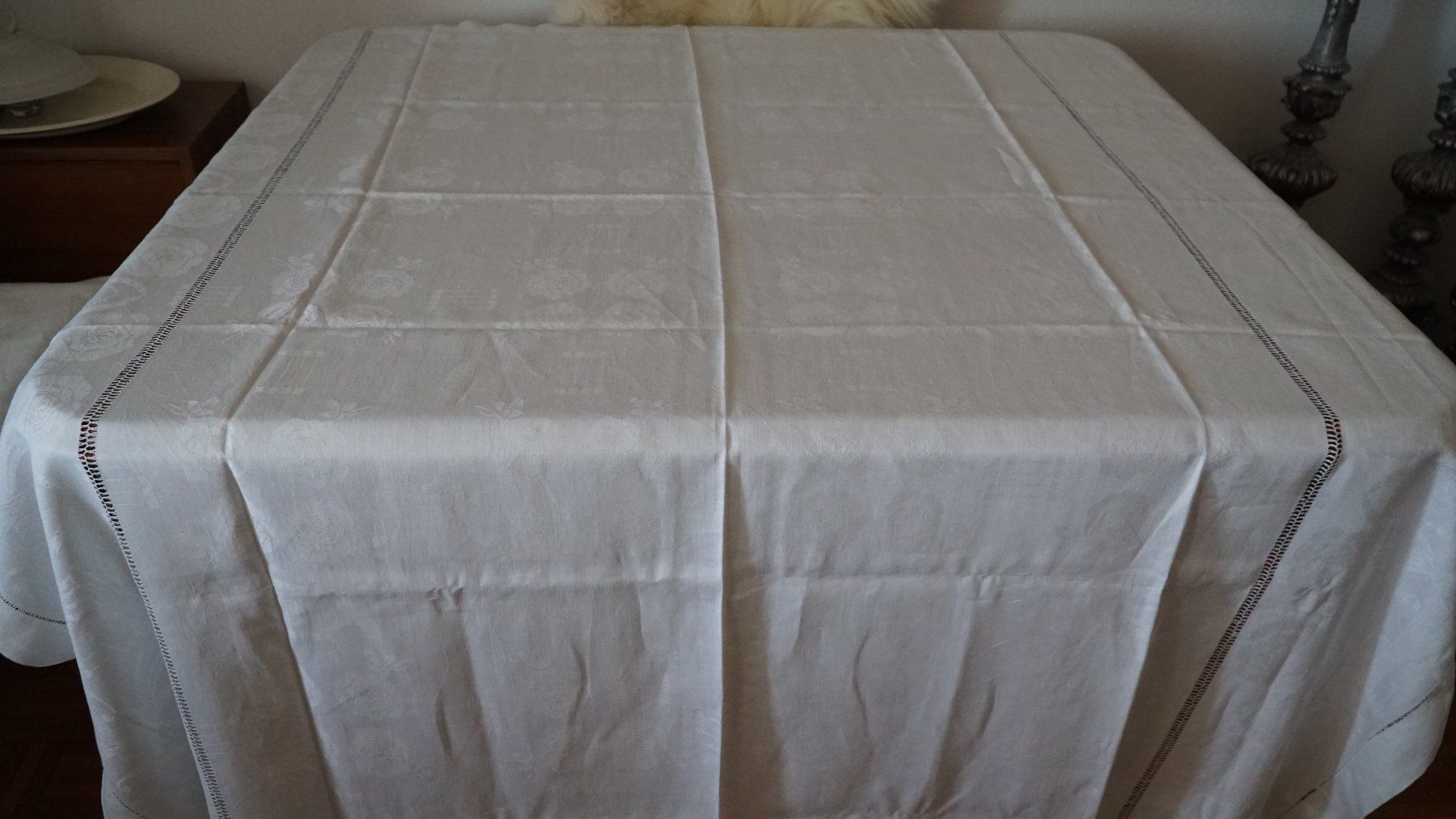 Sonstige Tischwäsche: Seiden Damast Tischdecke 250x160cm – Gebraucht aus Bern von Antikbatik
