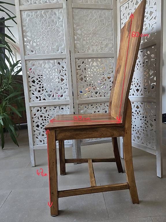 Set di tavolo e panche: Table en bois massif avec six chaises – Usato da Fribourg venduto da Maya.p85 2
