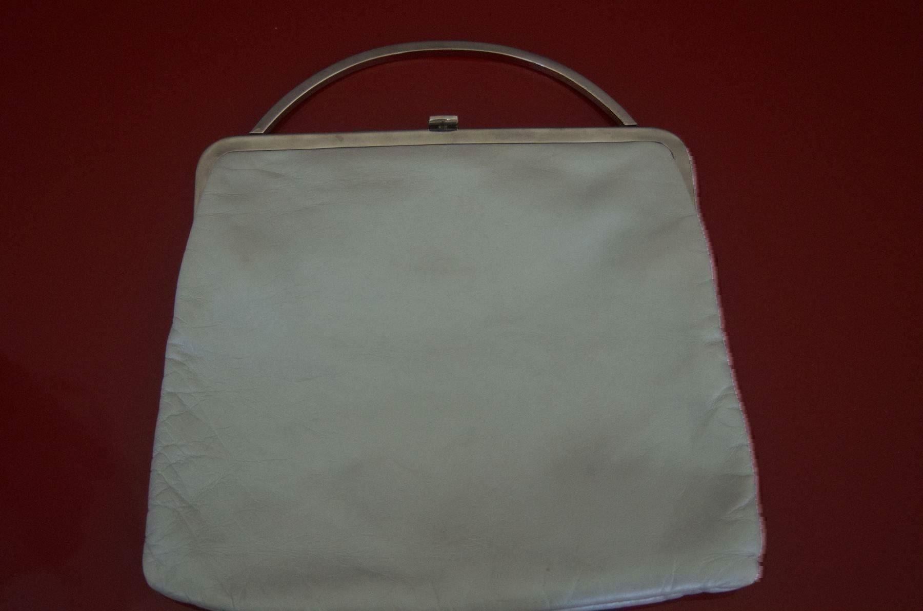 Borse da donna: Joli petit sac à main des année 60-70 – Usato da Brügg BE venduto da traindenuit