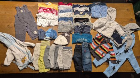 Kleider Paket 4, 40 Teile, Winter, Grösse 68