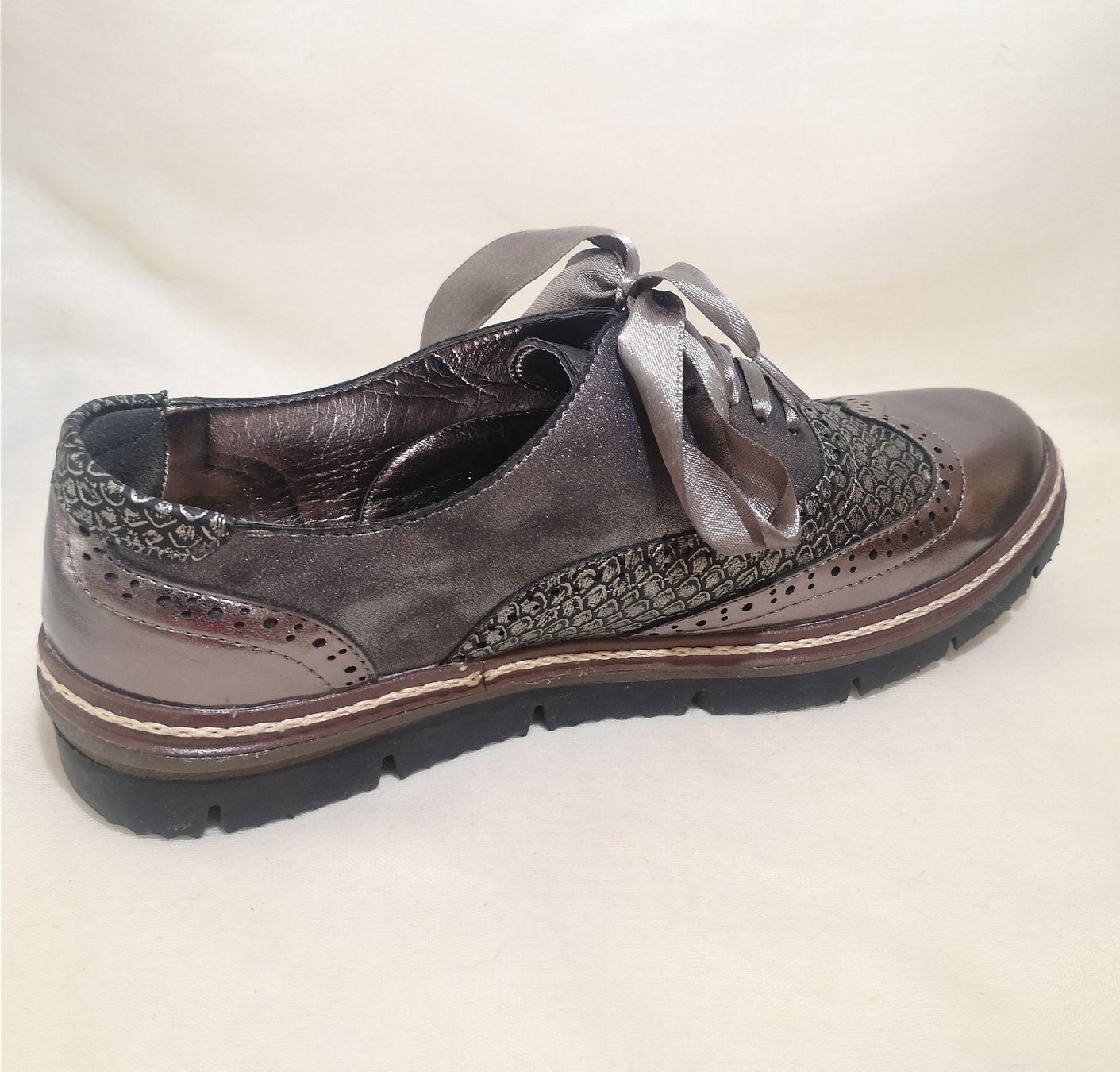 Scarpe da donna: Halbschuhe Gr. 40 silber - Spendenaktion – Nuovo (secondo la descrizione) da Unterkulm venduto da Beljasch 2