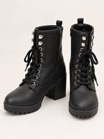 Schwarze Plateau-Stiefeletten mit Schnürung