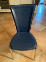 Lot de 2 chaises rouge et bleue (cuir / métal chromé)