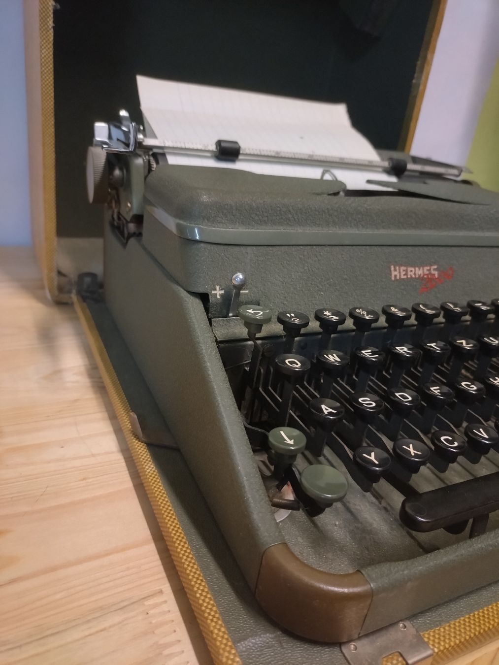Hermès Schreibmaschinen: Machine à écrire Hermes 2000 vintage  – Defekt aus Farvagny-le-Grand von LaCaverne 4