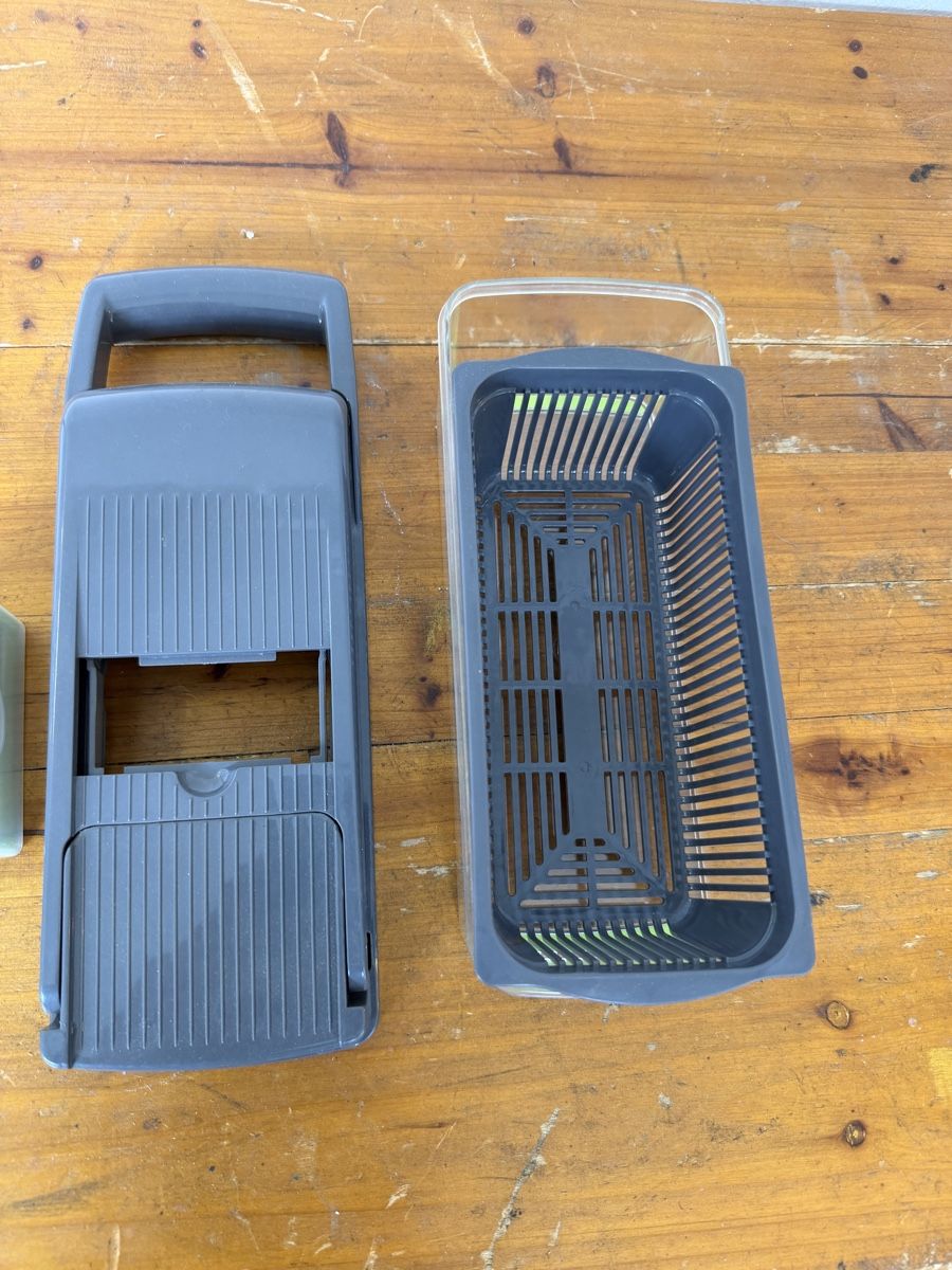 Küchengeräte: Gemüseschneider / Mandoline Set mit Einsätzen – Gebraucht aus Gurmels von SwissShop21 2