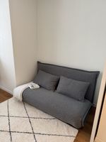 Praktisches graues Bettsofa / Schlafsofa mit Kissen 150 cm