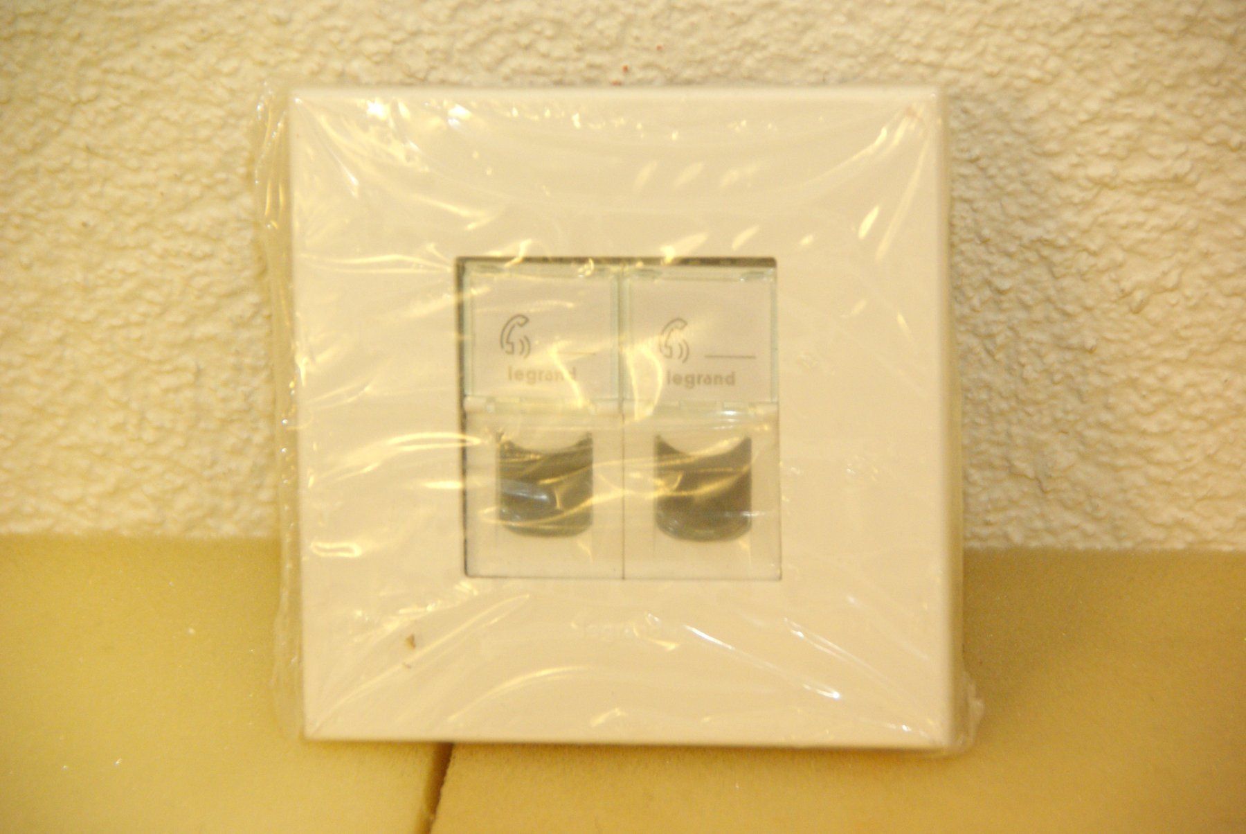Legrand Stecker: Legrand Arteor UP-RJ Dose, weiss – Neu und originalverpackt aus Herisau von Cevianer1844