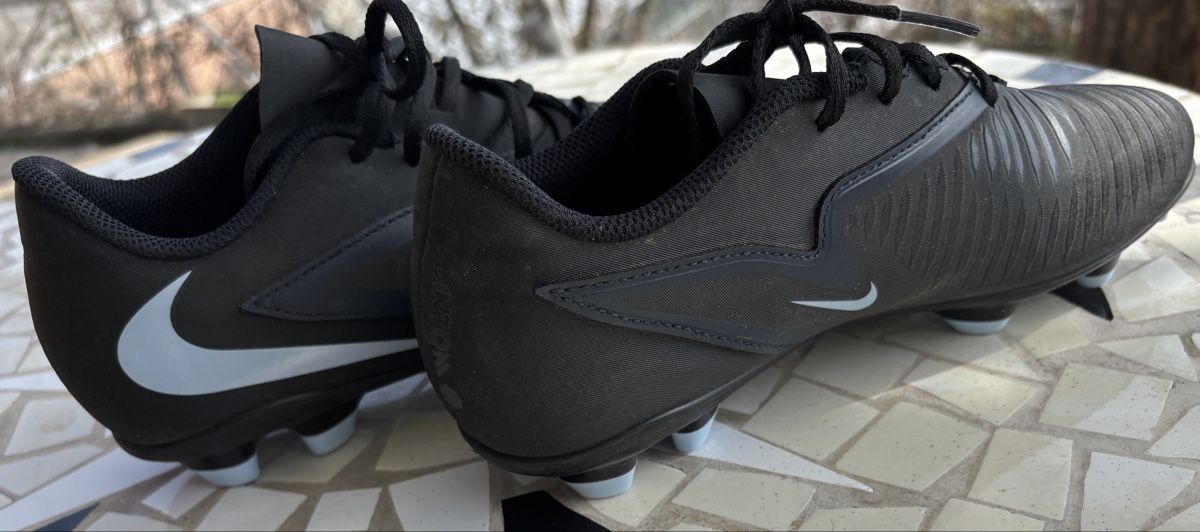 Altro in Alpinismo & Escursioni: Crampon Nike.Pointure 38 – Usato da Delémont venduto da Vendeur_3 6