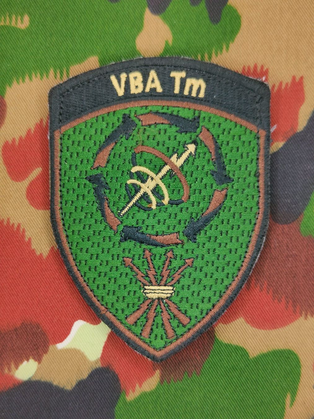 Schweizer Armee Uniformi: Verbandsabzeichen VBA Tm, Variante 2 – Usato da Bauma venduto da SwissMilitaria