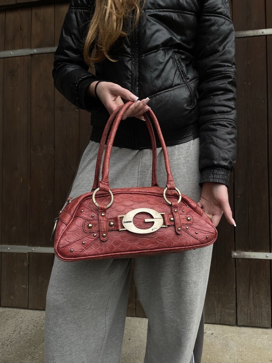 Guess Borse da donna: Guess Handtasche, Kroko-Optik, rot – Usato da Eggenwil venduto da CNSRVINTAGE