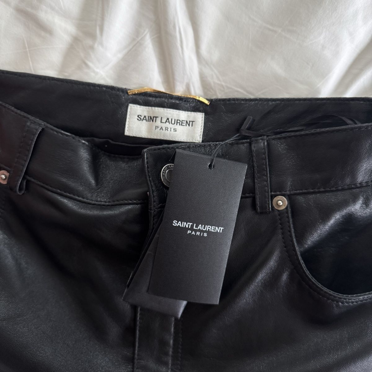 Saint Laurent Pantaloni: Saint Laurent Black Leather Shorts New – Nuovo e nell'imballaggio originale da Zug venduto da dadadel 4