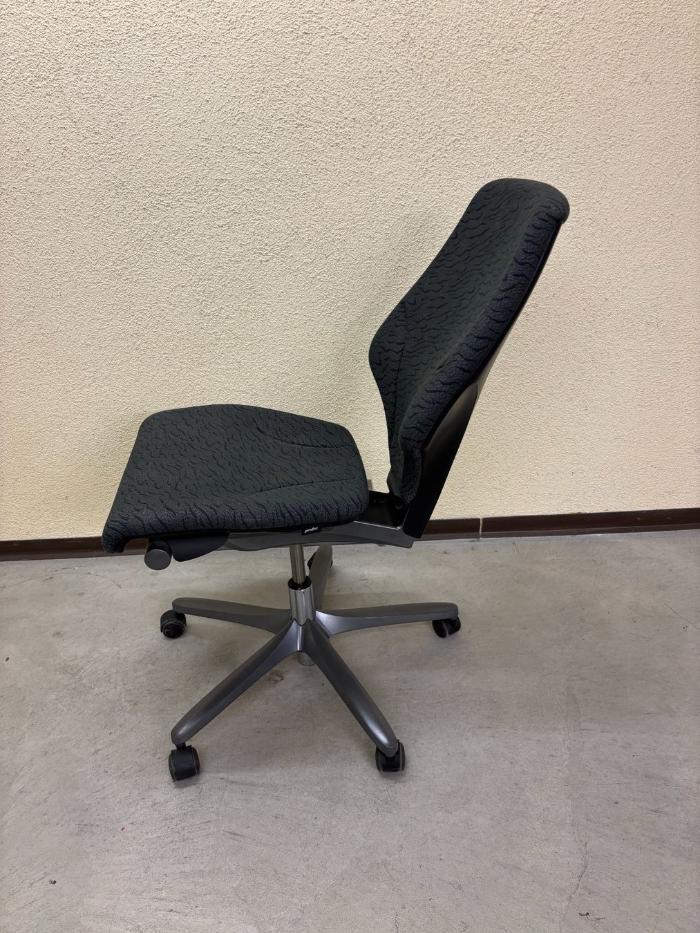 Giroflex Chaises: Bürostuhl Giroflex 64 – D'occasion à Hinwil par fac_688b 3