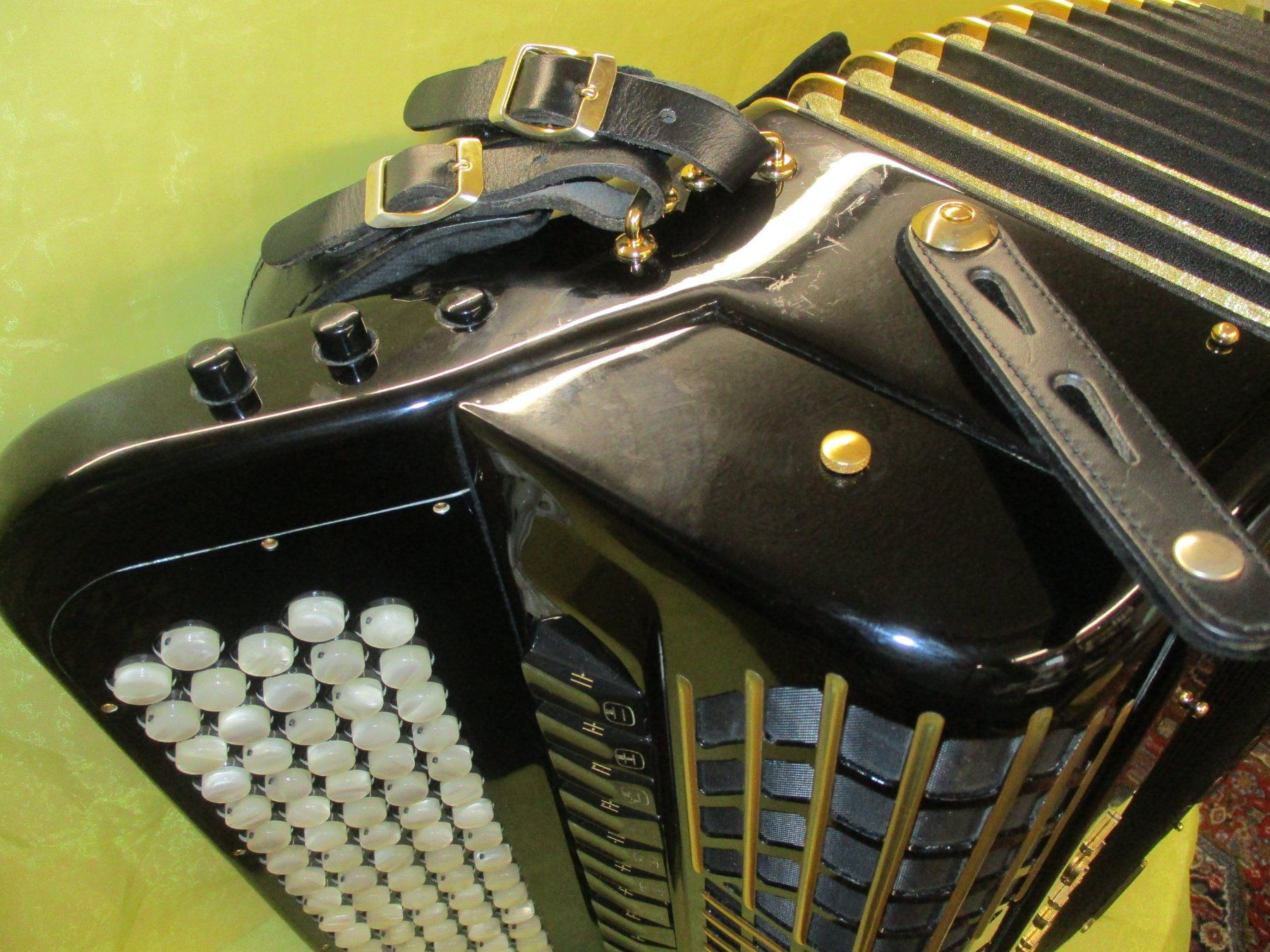 Musikinstrumente: Akkordeon Bugari Gold plus – Gebraucht aus Jegenstorf von Oktavio 6