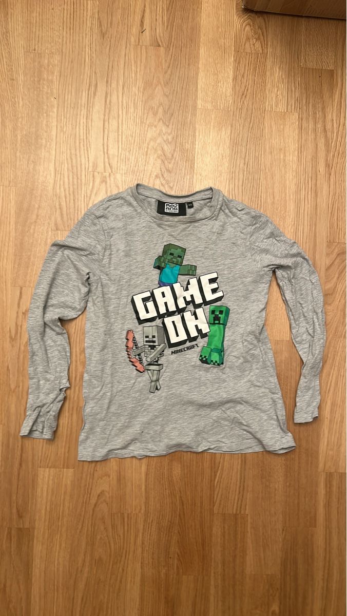 Maglioni & Felpe: Minecraft Langarmshirt Grau Grösse 11/12 – Usato da Luzern venduto da ThrowbackVintage