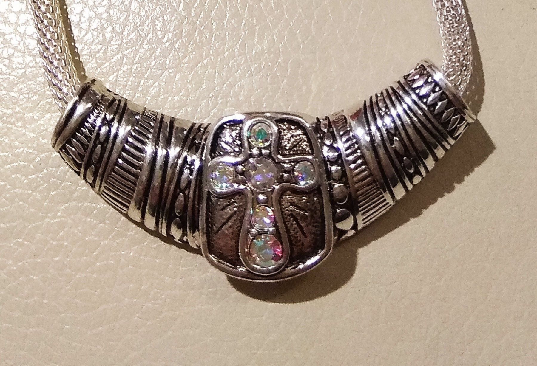 Catenine: Sehr schönes Set, Ohrenstecker, Kette – Nuovo e nell'imballaggio originale da Münchenbuchsee venduto da Daniel0133