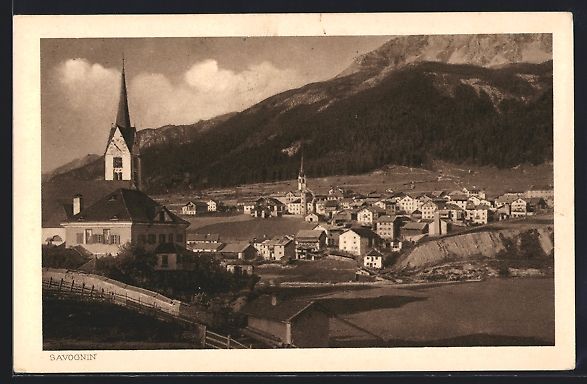 Cartoline postali: AK Savognin, Kirche mit Bergpanorama – Usato da Berlin venduto da bartko-reher