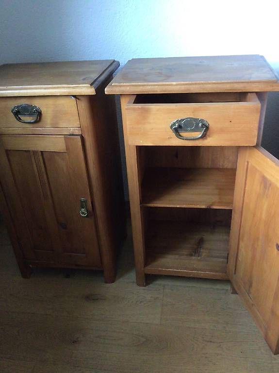 Tables de nuit: 2 alte Nachttische  – D'occasion à Termen par viva63 1