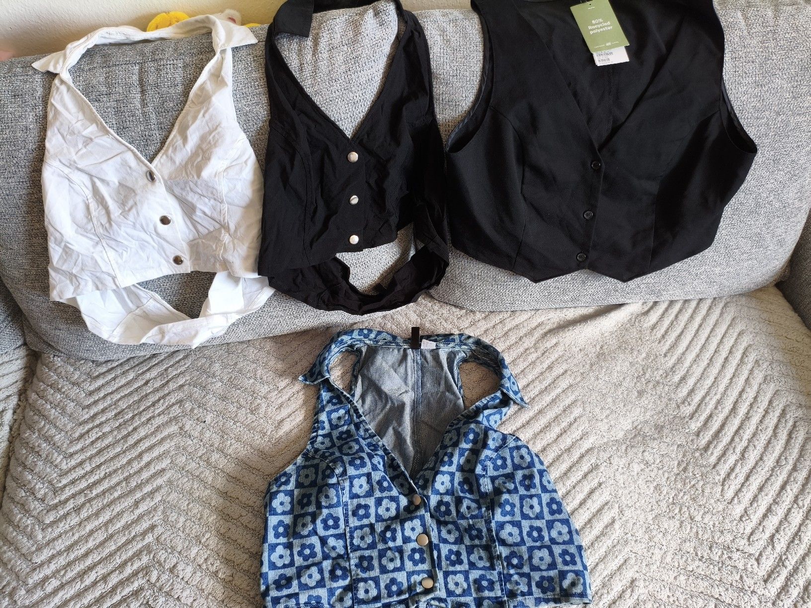 Lotti di vestiti: Lot 4 hauts XL – Usato da Lausanne venduto da IseeIceasCream