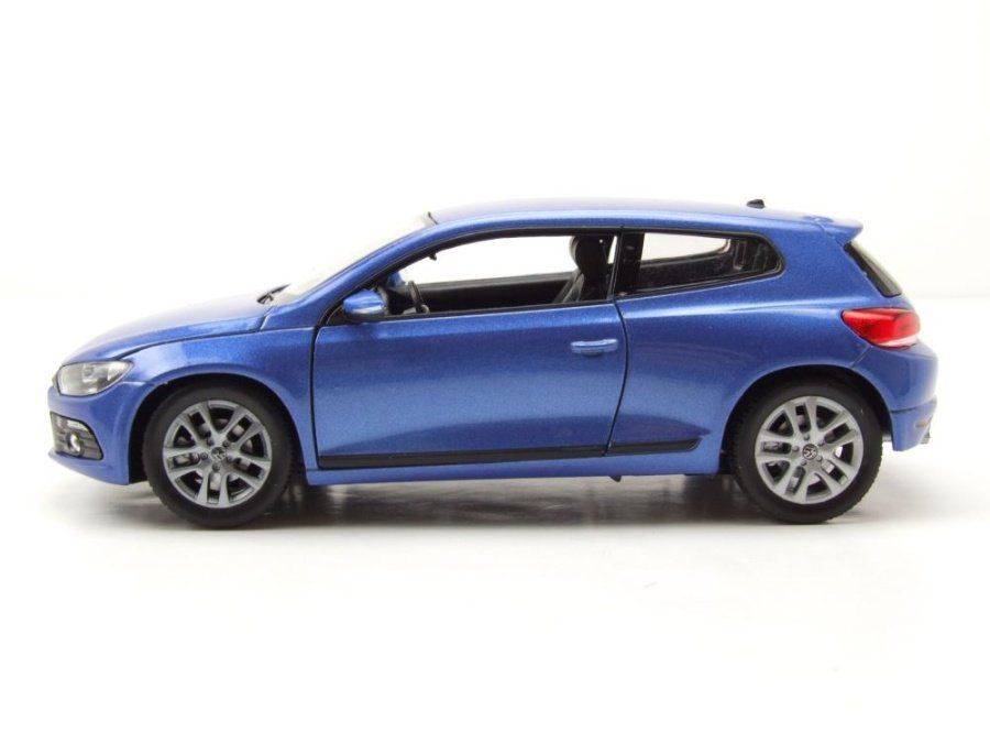 Volkswagen Modellini d'auto: VW Scirocco III Coupé Phase I 2008-2014 blau met.       1:24 – Nuovo e nell'imballaggio originale da Gerlafingen venduto da espero88 2