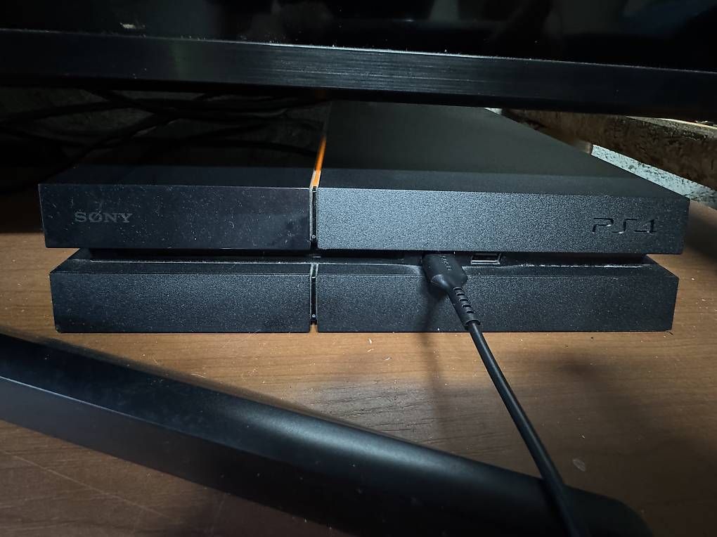 Sony Konsolen: Vendo PS4 – Gebraucht aus Quartino von ron_h6rm