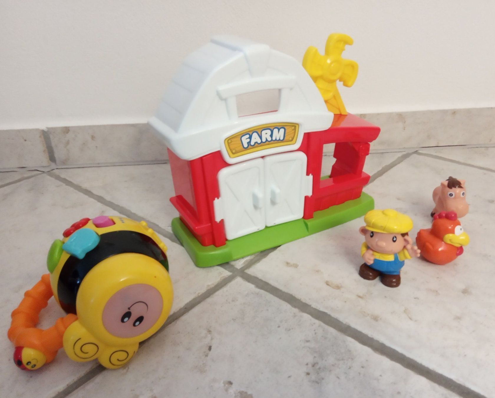 Jouets: Bauernhof und Musikbiene – D'occasion à Chur par Rodanisa