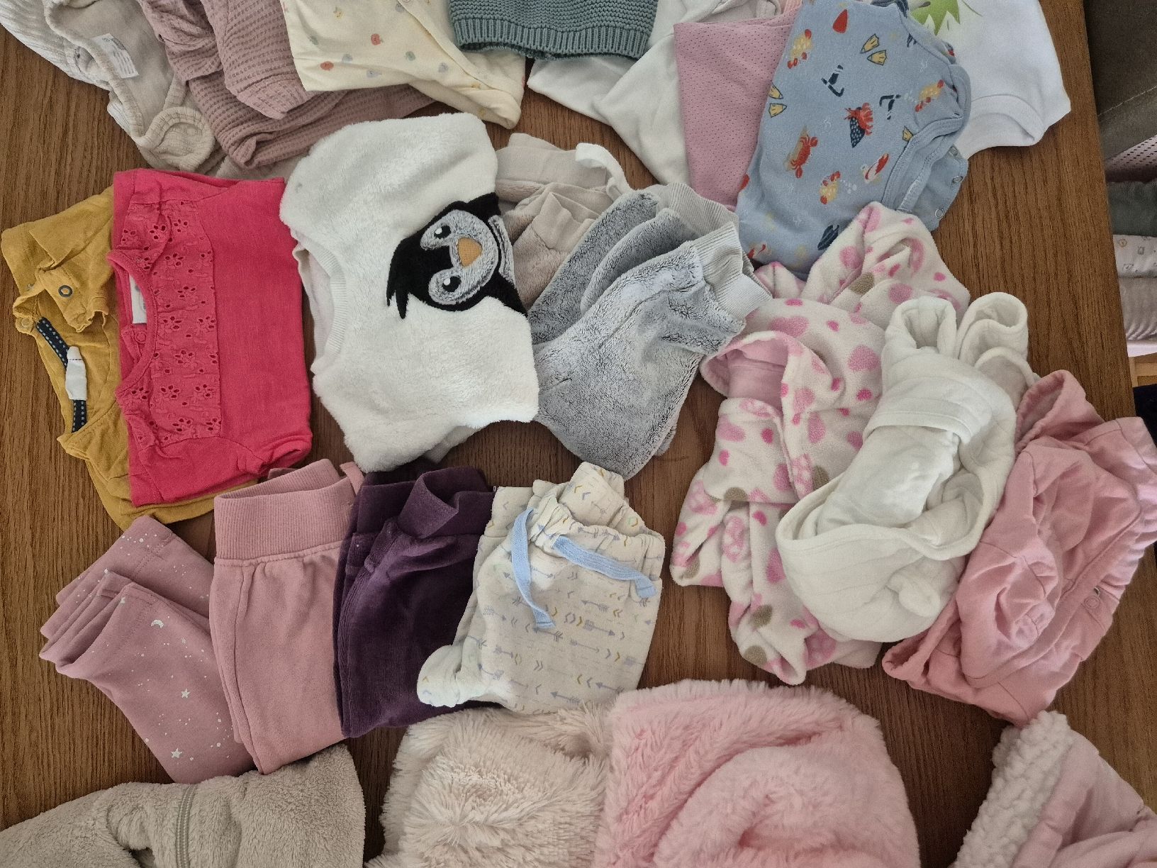 Lotti & Set di vestiti: Babykleider Grösse 68 Paket 1 – Usato da Goldach venduto da Mona.93 2
