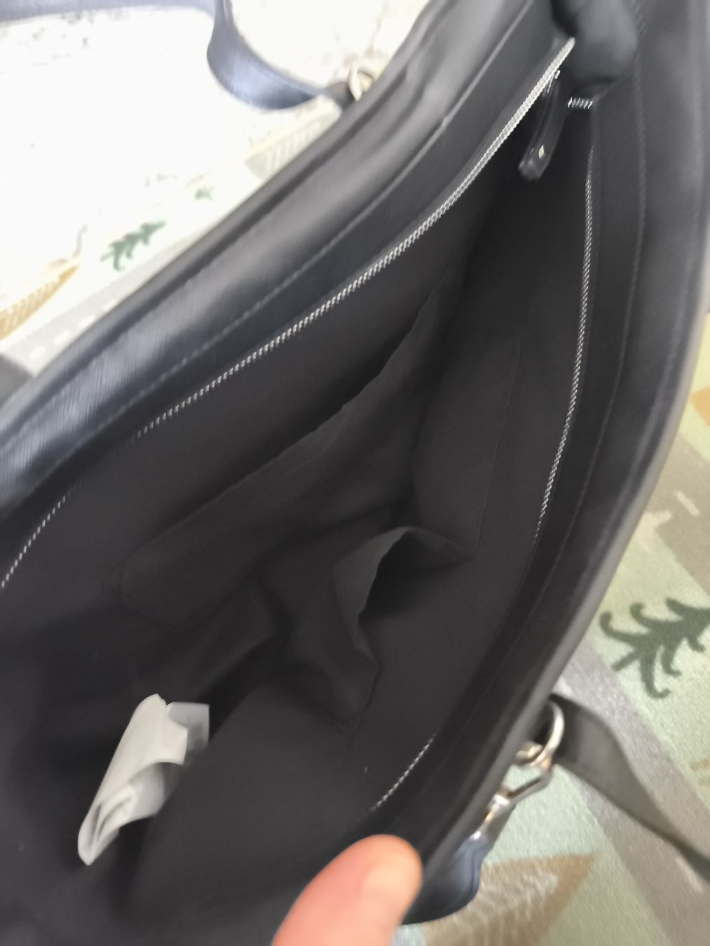 Borse da donna: Schwarze Handtasche- neuwertig – Usato da Aarwangen venduto da Byv7 1