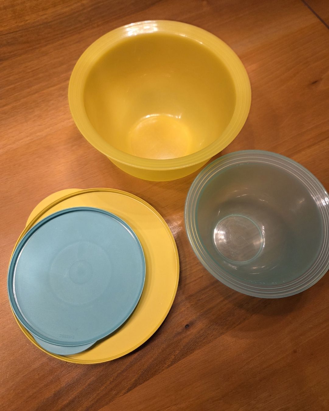 Tupperware Contenitori & Simili: Tupperware Schüssel Set, 550ml, 1,3L gebraucht – Usato da Stans venduto da HoMiMa