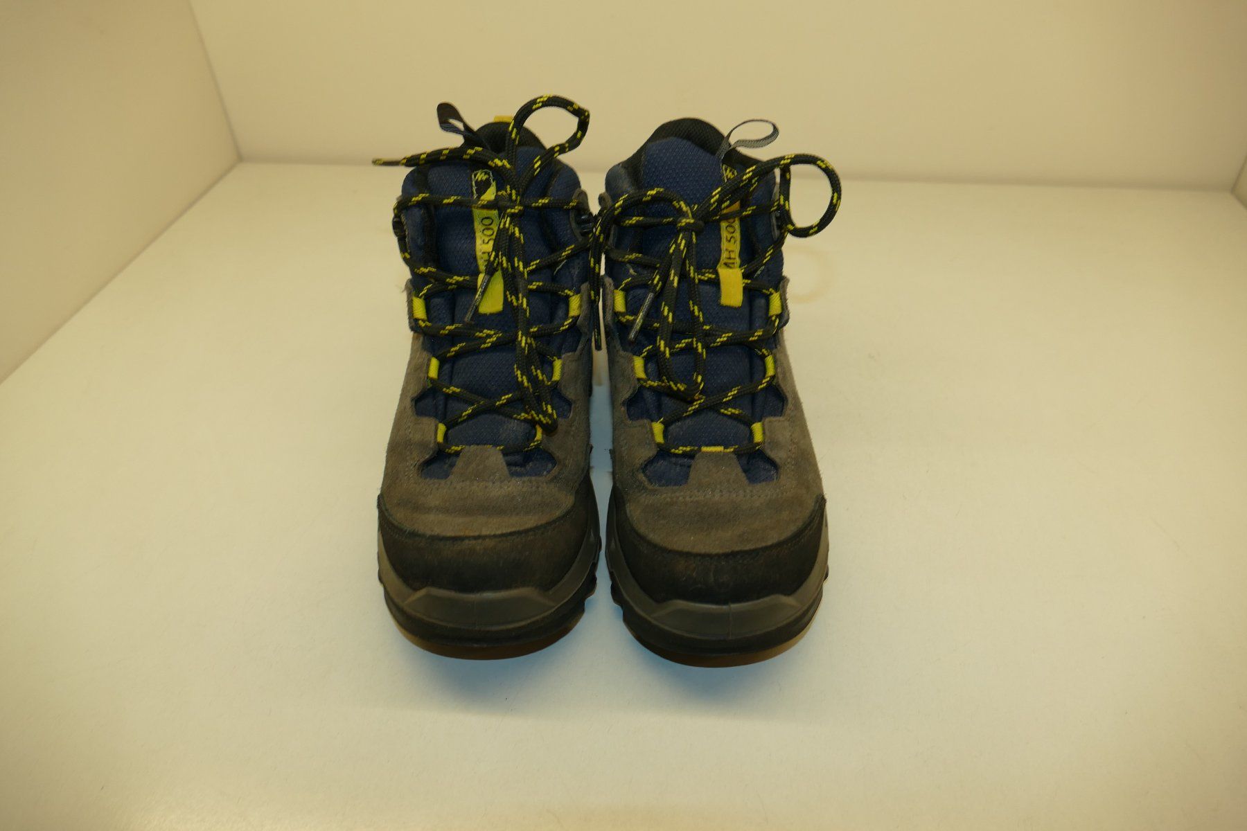 Scarpe per ragazzi: Quechua: Kinder-Wanderschuhe Gr. 33 – Usato da Niederhasli venduto da Flash32