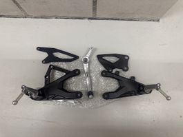 Yamaha R1 RN65 Original Fussrastenanlage