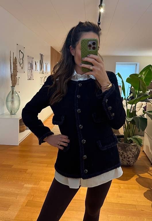 Chanel Giacche: CHANEL JACKE NAVY & BLACK – Nuovo (secondo la descrizione) da Schwyz venduto da bofb 2