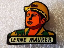 Ansteckpin 2: Lerne Maurer