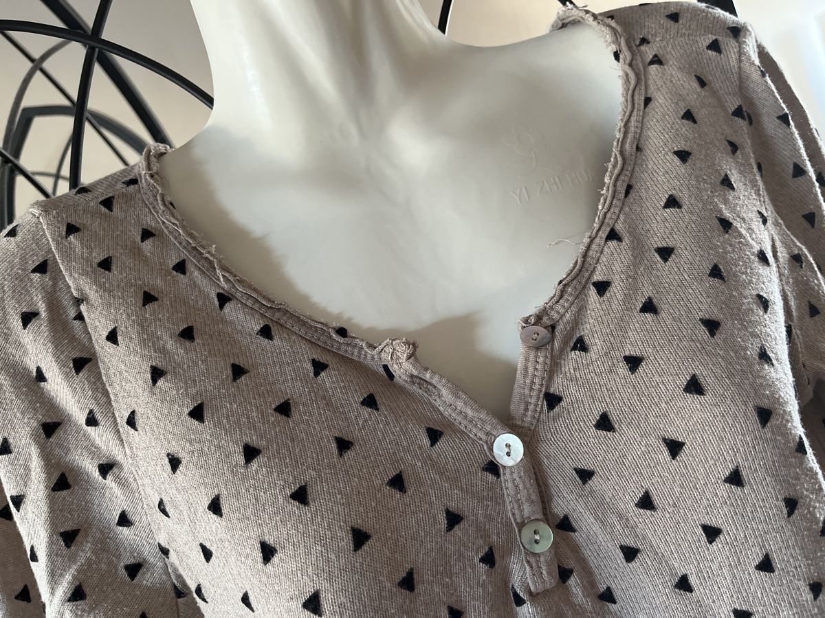 Maglioni & Felpe: Pull beige Triangles velours Manches Longues S – Usato da Genève venduto da Libellule477 1