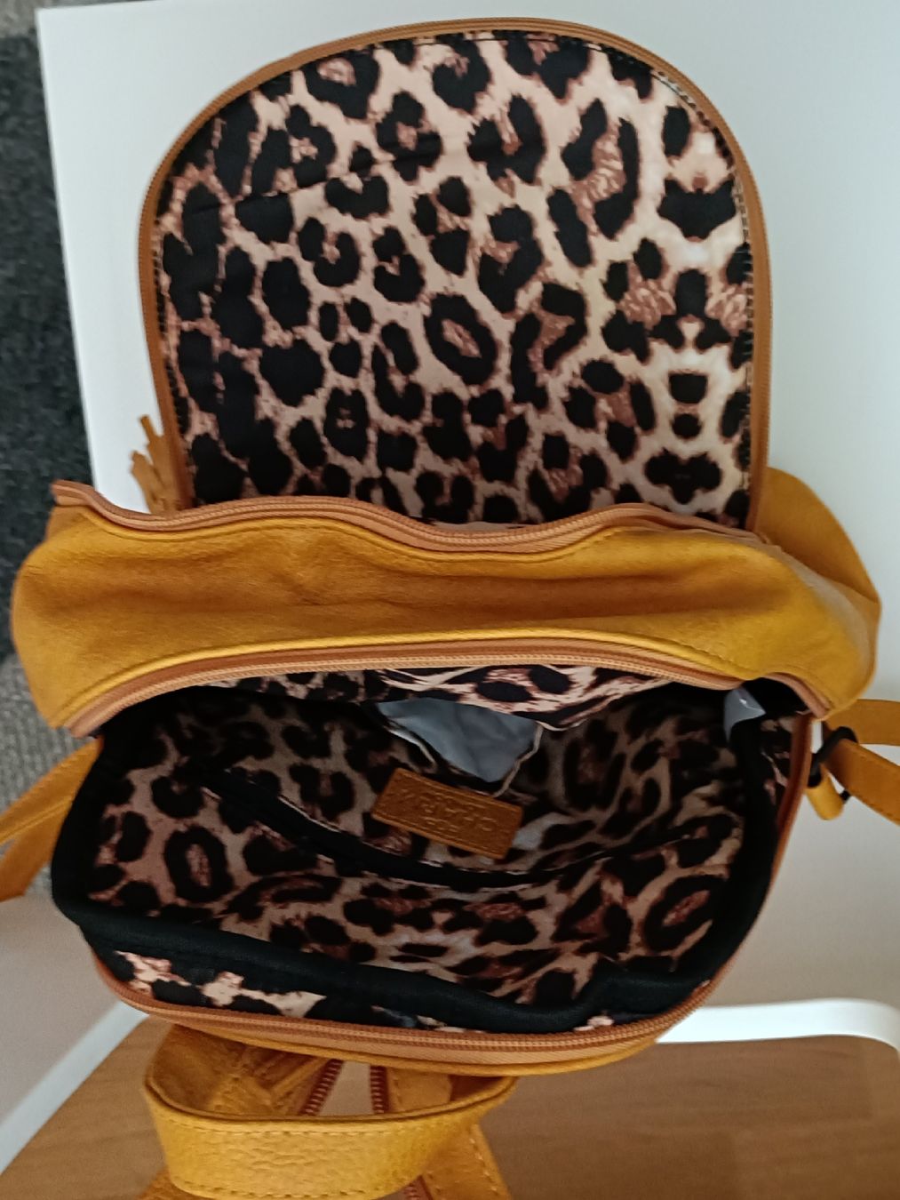 Zaini: Trendiger CHARM Rucksack in Senfgelb – Nuovo (secondo la descrizione) da Wettingen venduto da VO40 4