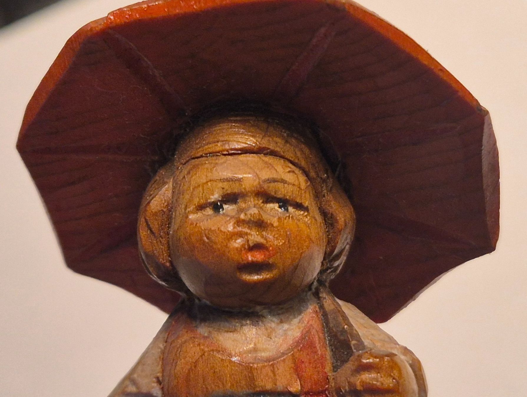 Skulpturen & Statuen: Brienzer Mädchen mit Schirm aus Holz handgeschnitzt – Gebraucht aus Neerach von SilliS 5
