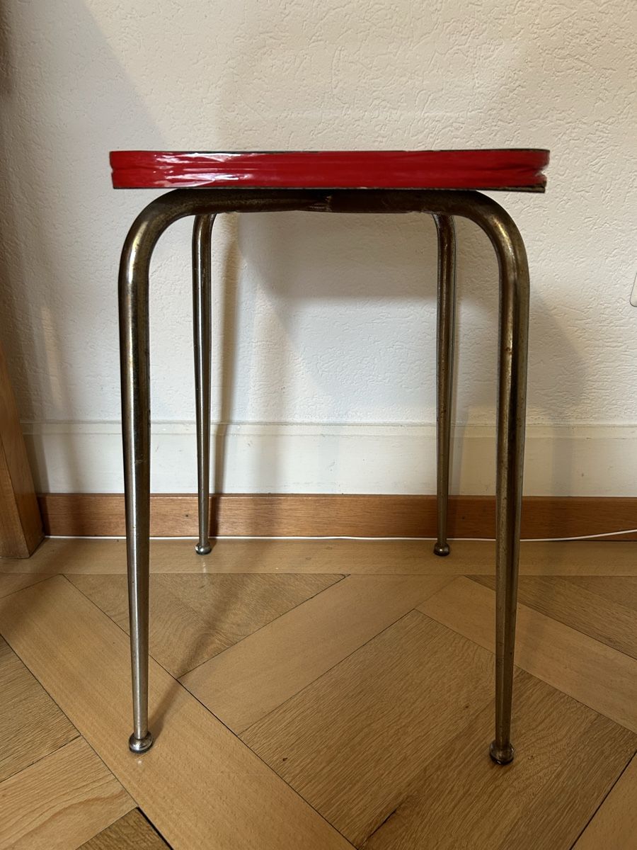 Hocker: Hocker mit tollen Stuhlbeinen – Gebraucht aus Zürich von ann_9fv5