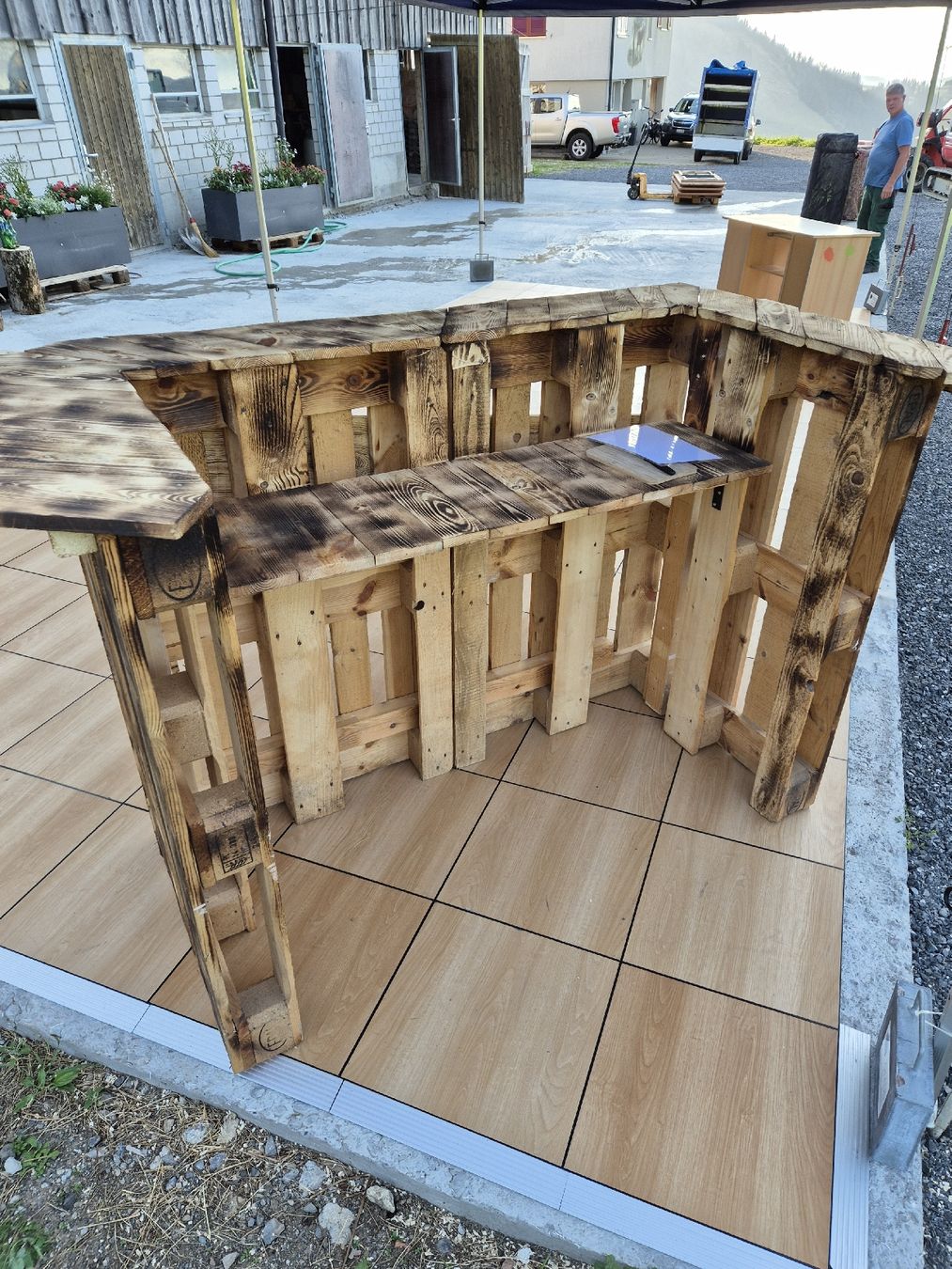 Ladenausstattungen & Messebau: Bar aus paletten – Gebraucht aus Oetwil am See von noah3806 2