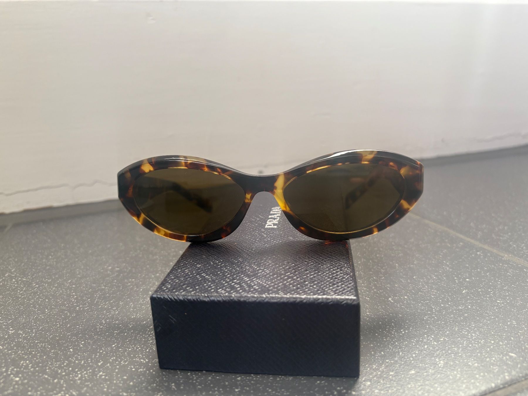 Prada Occhiali & Lenti: Prada Sonnenbrille – Nuovo (secondo la descrizione) da Biel/Bienne venduto da ayyahaga 4