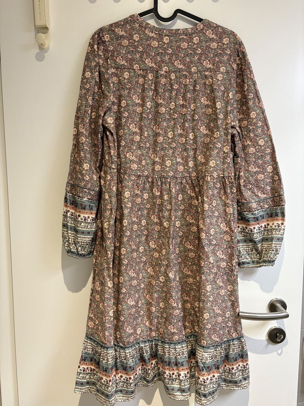 Vestiti: Une belle robe taille libre – Nuovo (secondo la descrizione) da Monts-de-Corsier venduto da mon_rp2m 1
