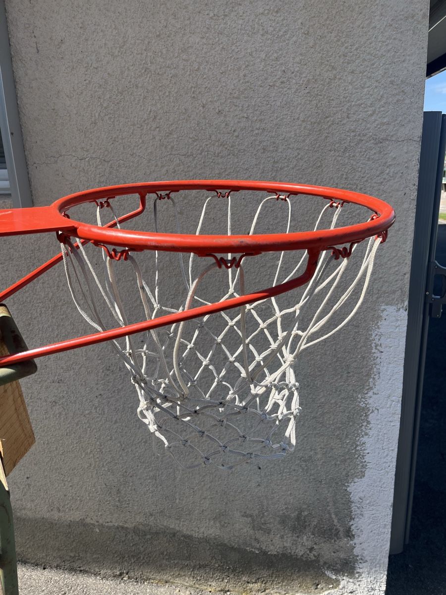 Canestri da basket: Basketballkorb mit Netz – Usato da Gontenschwil venduto da Schess 1